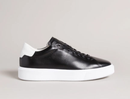 Za zastorom elegance: Odkritje Ted Baker Superge